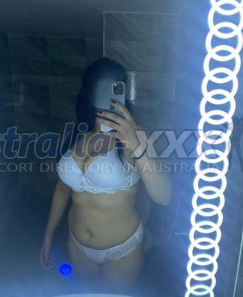 Photo escort girl Houda: the best escort service