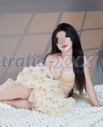 Photo escort girl Tina Tran: the best escort service