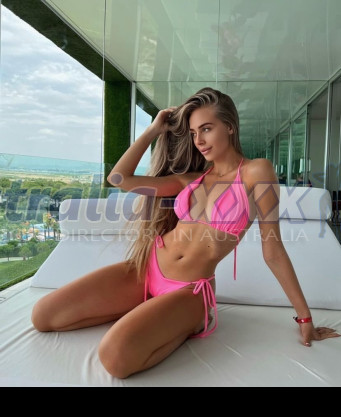 Photo escort girl Karolina: the best escort service